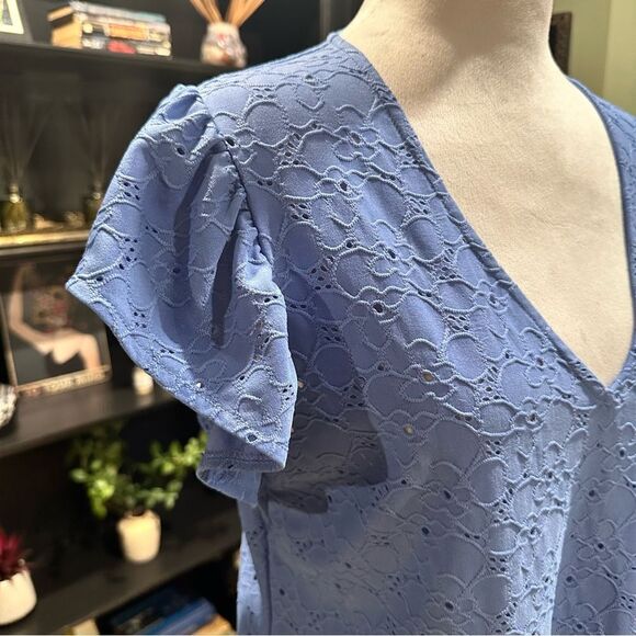 Michael Kors Blue Floral Textured Flutter Sleeve Blouse Size Medium - Picture 3 of 11